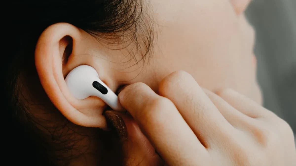 AirPods com câmeras: iOS 27 indica visão e novos usos