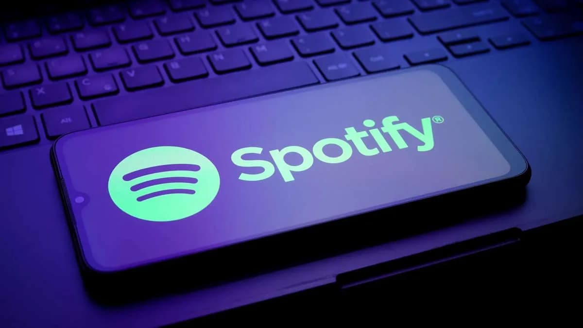 Spam musical com IA: 7 sinais e como se proteger no Spotify