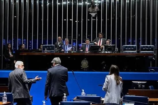 Marco Legal de Inteligência Artificial adiado: guia de conformidade no Brasil