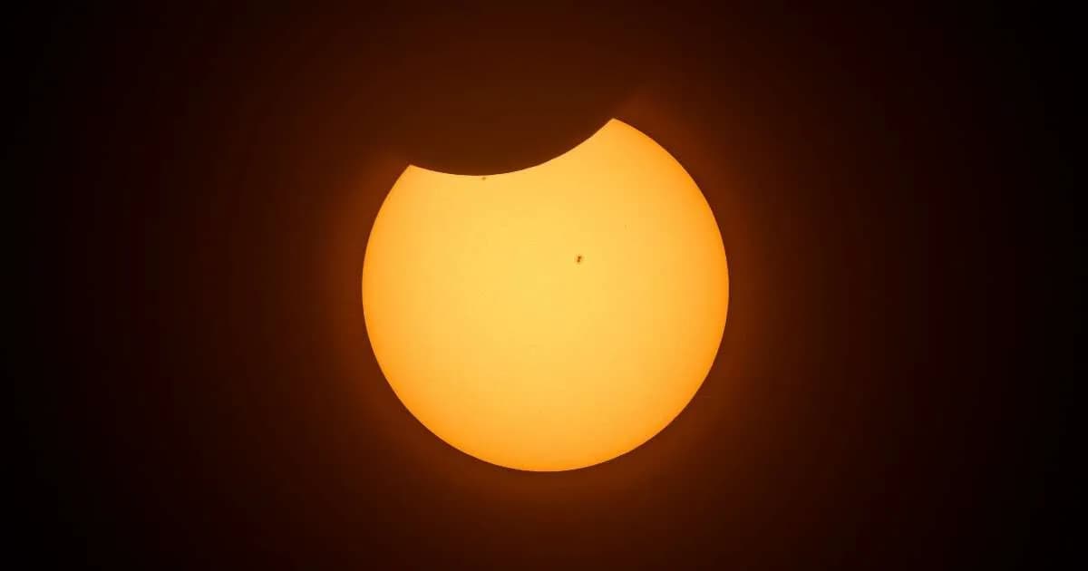 Como Fotografar Eclipse Solar Sem Danificar Câmera ou Olhos